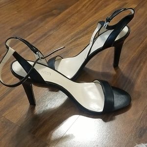 Basic black heel with ankle strap